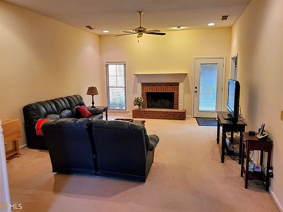3rd image of 837 Woods Hole Cir