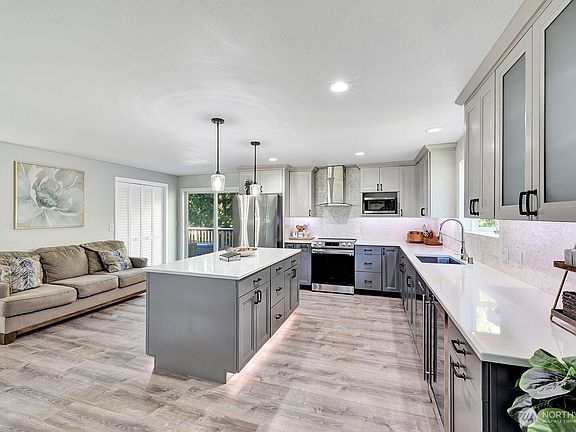 4th image of 312 El Camino Drive