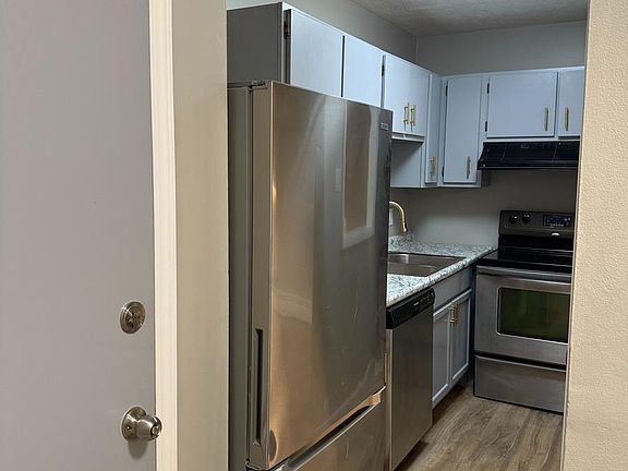 5th image of 4901 Chalet Dr #303