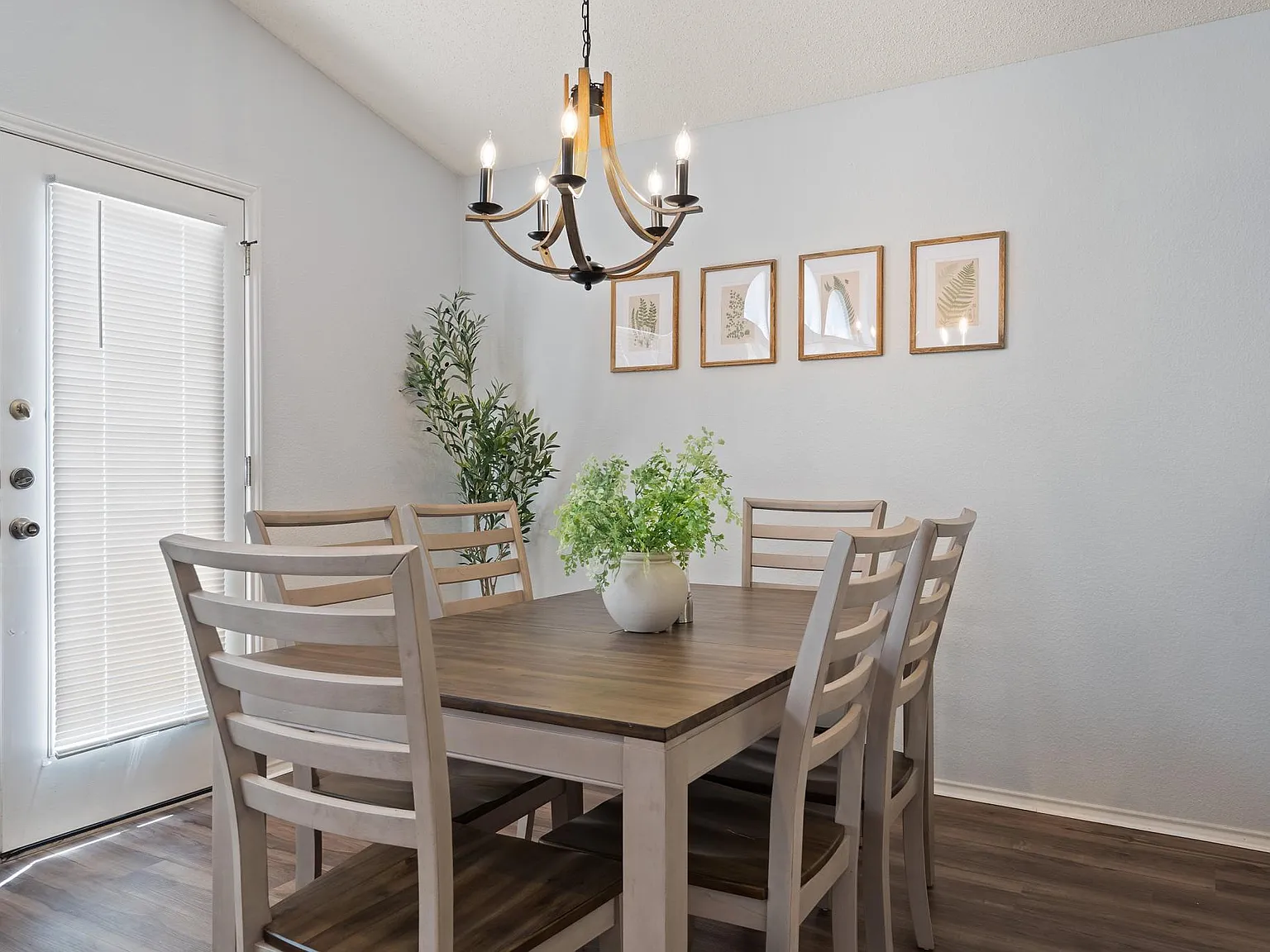 3 bed, 1316 sqft, $5,400 — Photo 4