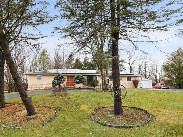 1493 Clover Rd, Long Pond, PA 18334