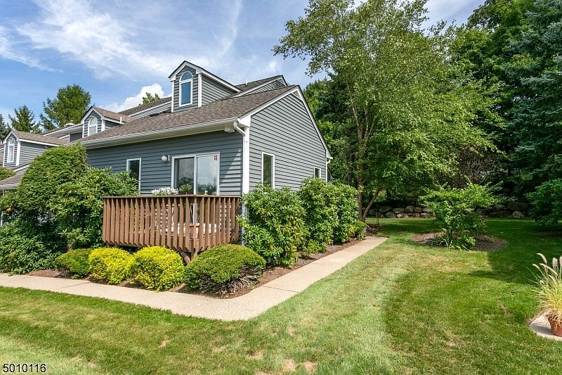 1st image of 25 Bongart Dr