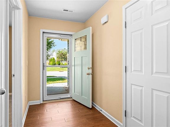 5th image of 1466 Weatherend Dr
