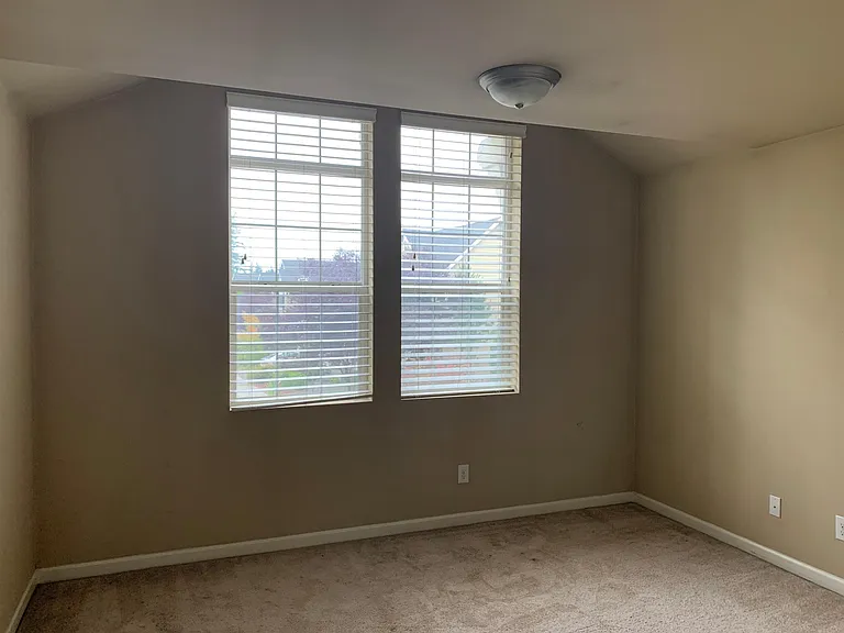 24515 SE 46th Ter — Photo 9