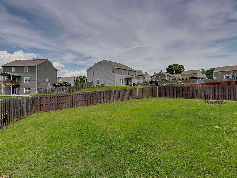 414 Tulip Way — Photo 59