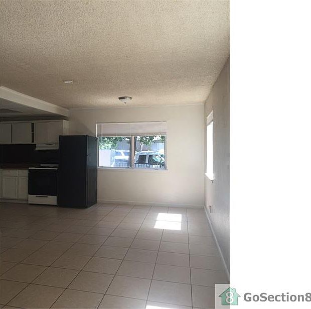 2nd image of 1625 Virginia Ave APT 4