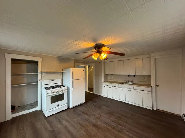 45 Friend St, Amesbury, MA 01913