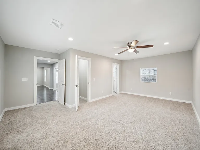 625 E Xyler St — Photo 8
