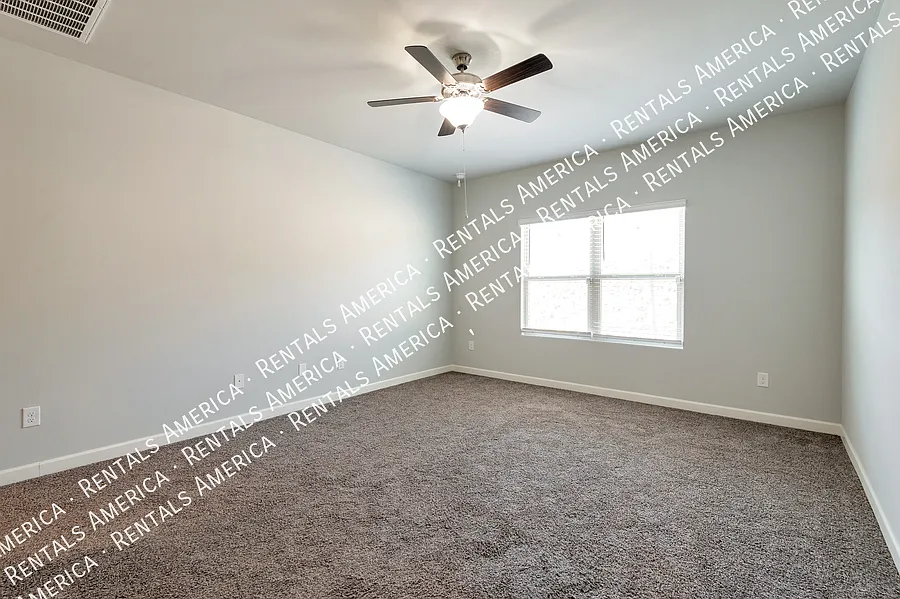 Light and airy home in Corona de Tucson — Photo 4