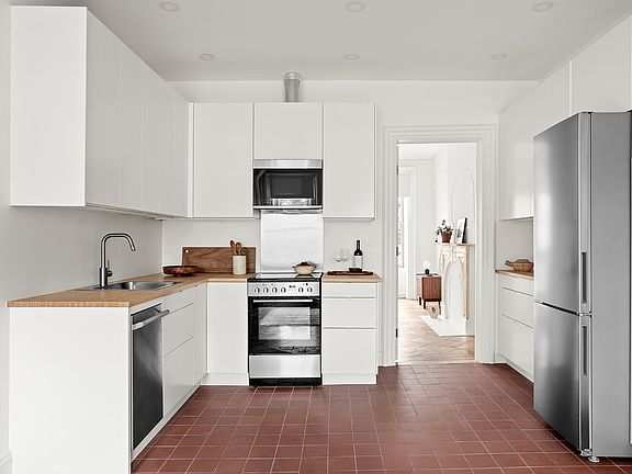3rd image of 416 Vanderbilt Ave Floor 2