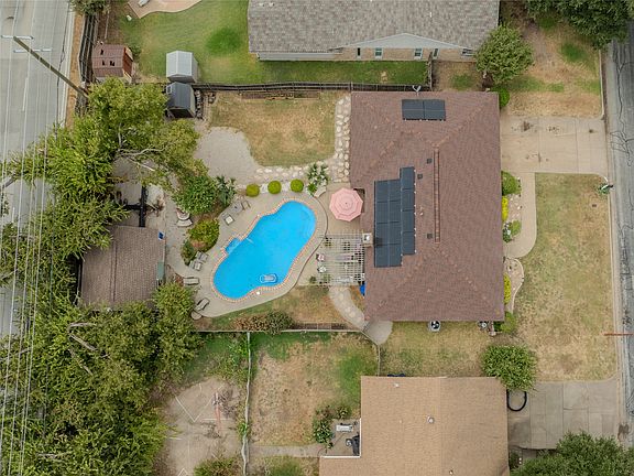 2nd image of 4128 Longleaf Ln