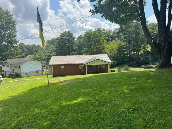 136 Pinevilla Dr, Beckley, WV 25801
