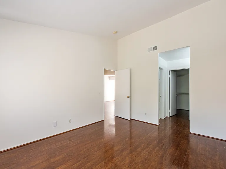 105 Stanford Ct — Photo 11
