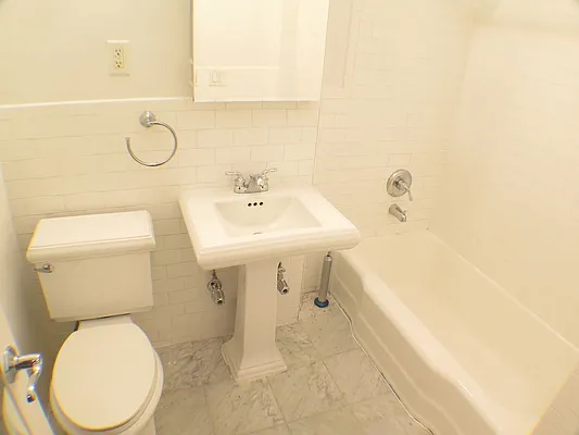 Rented by Glasser Realty LLC | media 10