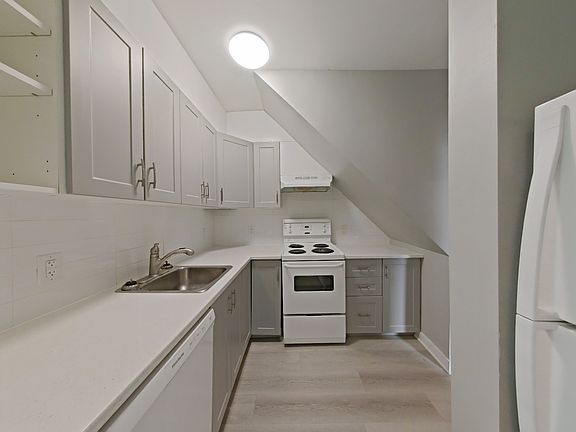 2nd image of 92 Marlborough Ave Unit 3