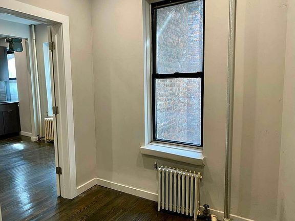 5th image of 318 E 106th St #9A