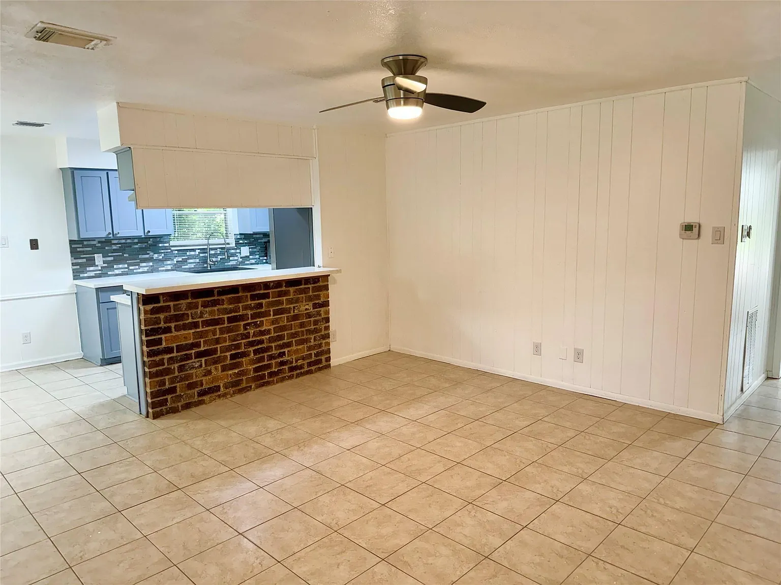 4 bed, 3.0 bath, 2285 sqft, $2,295 — Photo 2