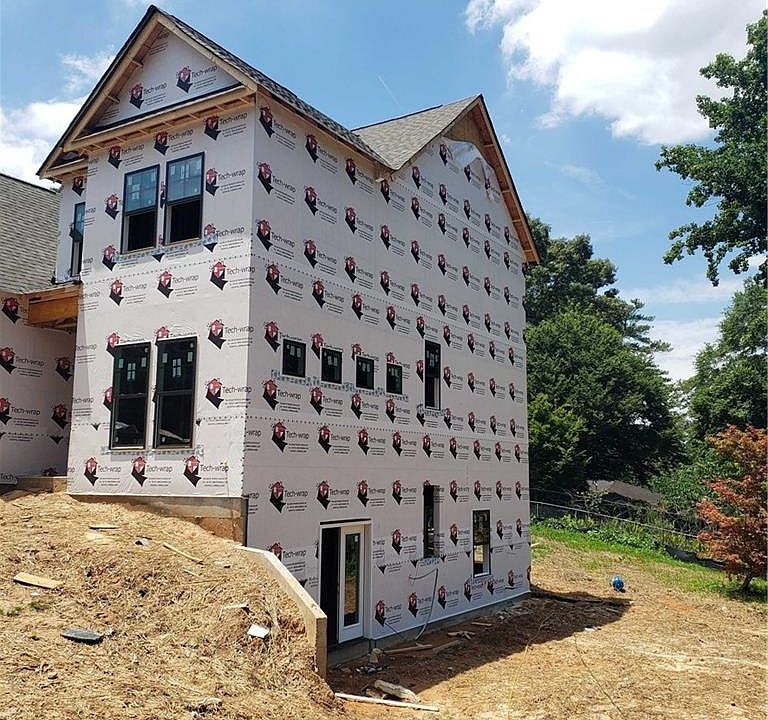 2nd image of 2425 Elmwood Cir