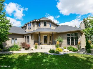 2159 S 38th St, Grand Forks, ND 58201