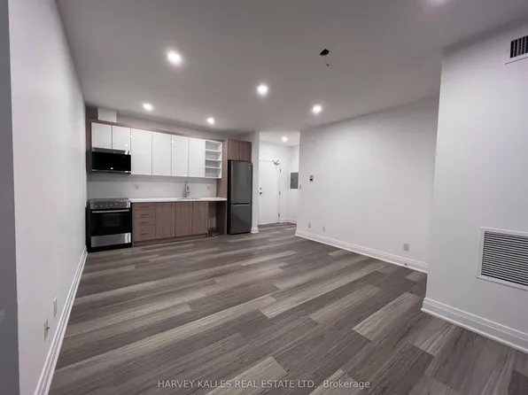 409 College St, Toronto, ON