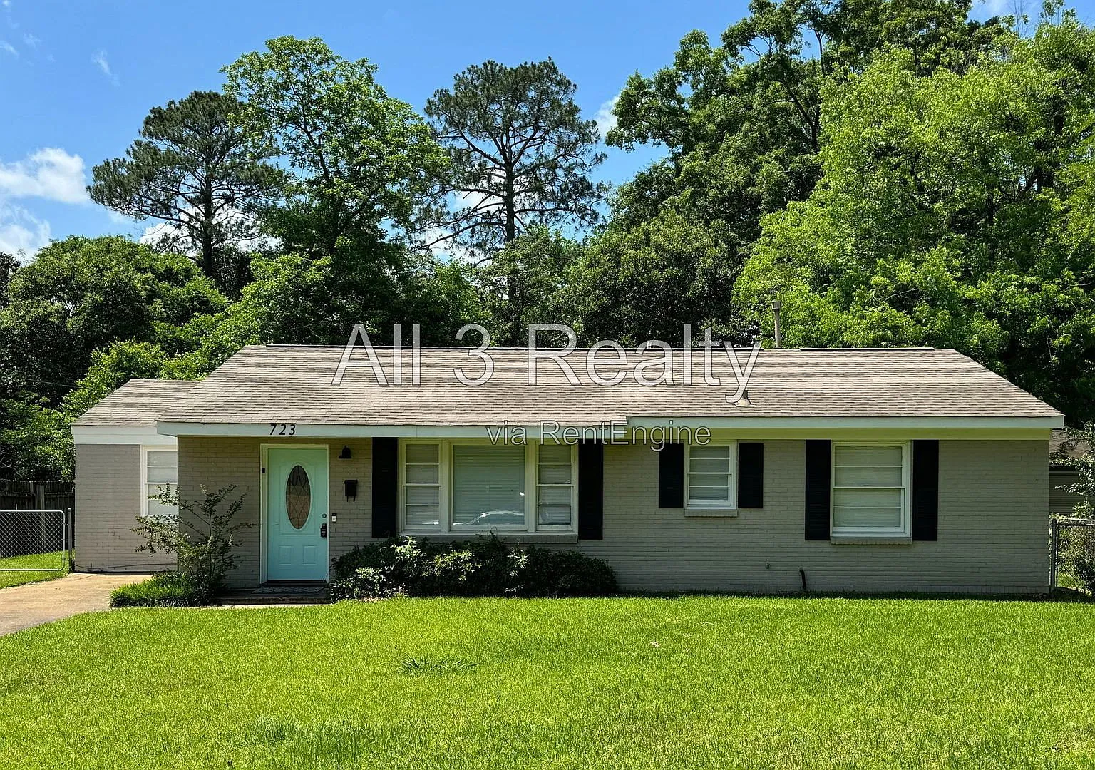 3 bed, 1.0 bath, 1410 sqft, $1,195 — Photo 1