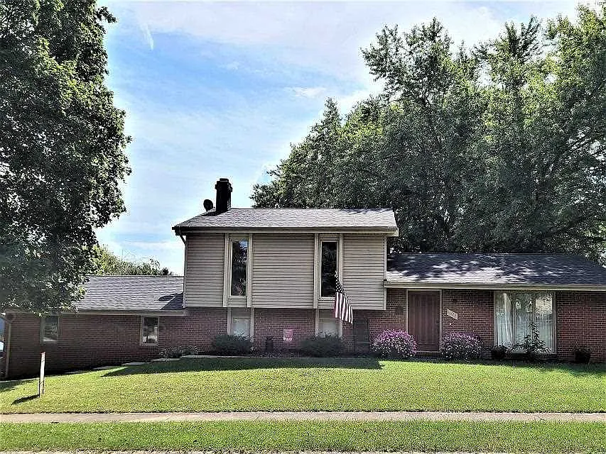 691 Mikan Dr photo 1