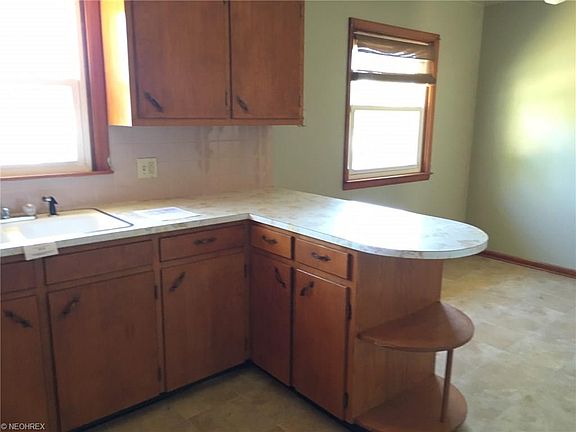 5th image of 77 Sunnyslope Dr