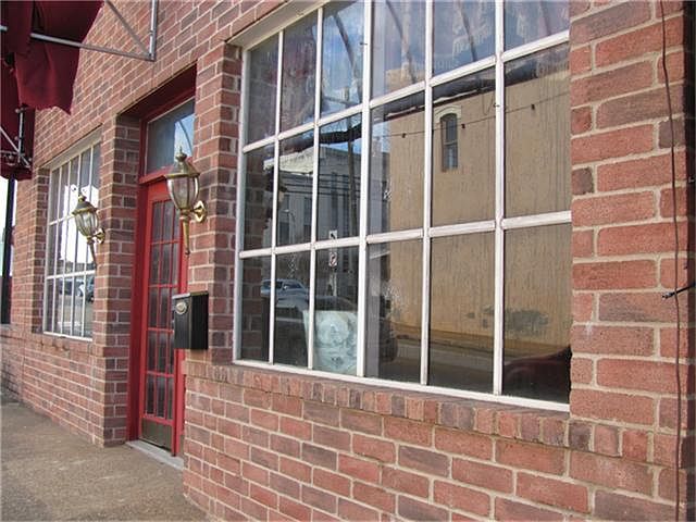 1st image of 313 E Goliad Ave