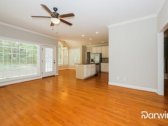 5th image of 175 Sweetwater Dr