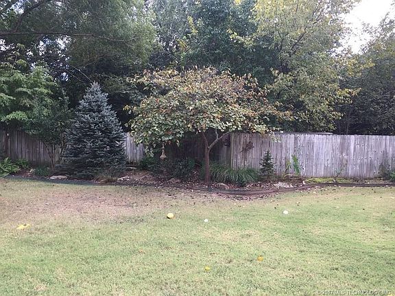 3rd image of 24 River Oaks