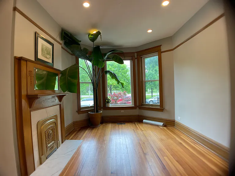 1111 N Sacramento Ave #1 — Photo 7