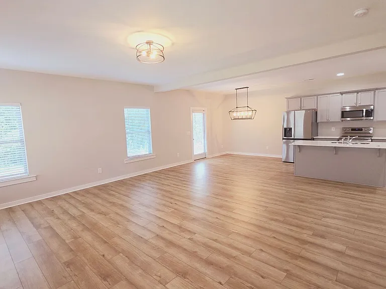 2122 Ellsworth Loop Rd — Photo 5