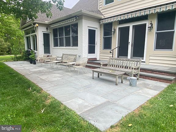 3rd image of 7054 Thomas Ln