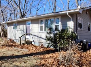 121 Winterberry Rd, Saunderstown, RI 02874