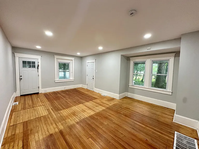 351 N Spring Rd — Photo 4