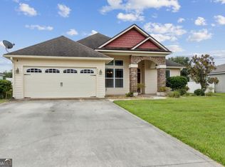 234 Waters Edge Dr, Kingsland, GA 31548