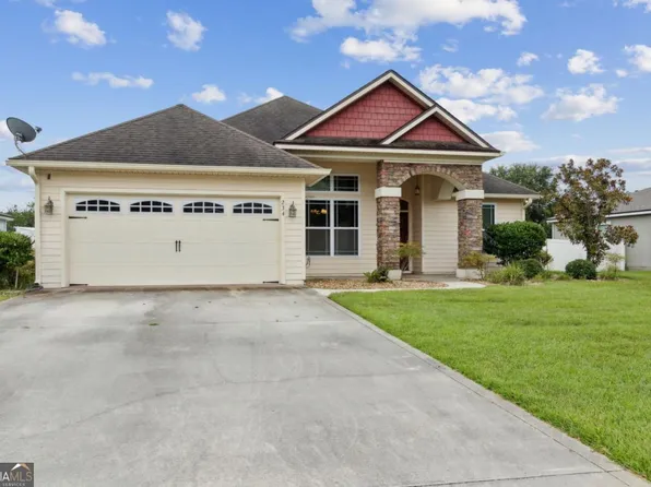 234 Waters Edge Dr, Kingsland, GA 31548