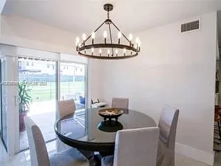 4 bed, 3.5 bath, $4,250 — Photo 4