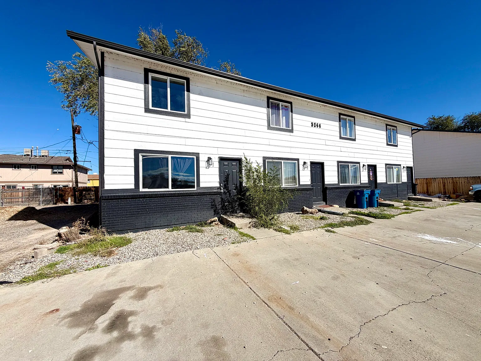 2 bed, 1040 sqft, $1,575 — Photo 1
