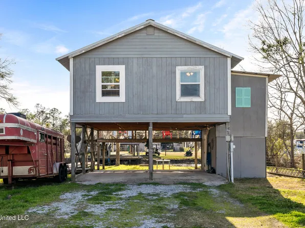 4099 Shark St, Bay Saint Louis, MS 39520