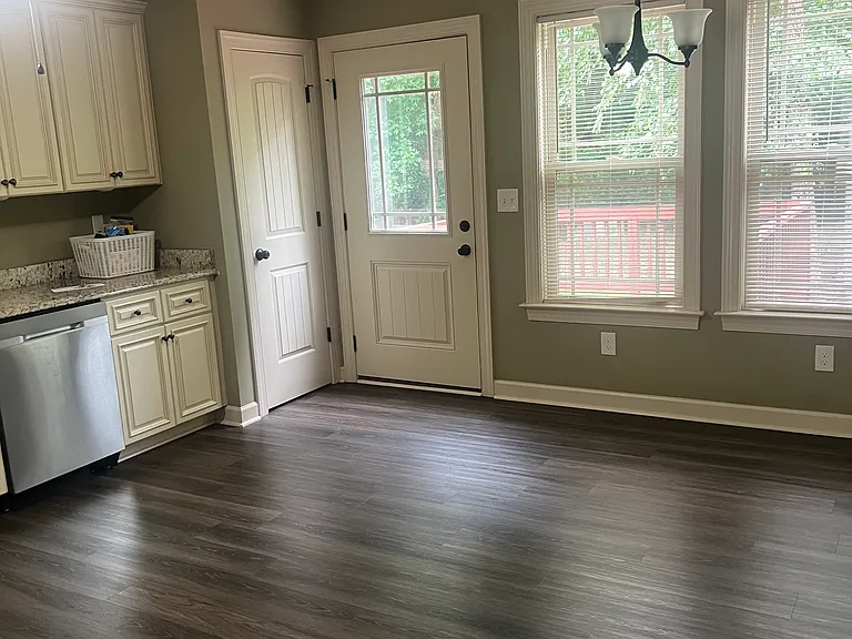 255 Sterling Way — Photo 4