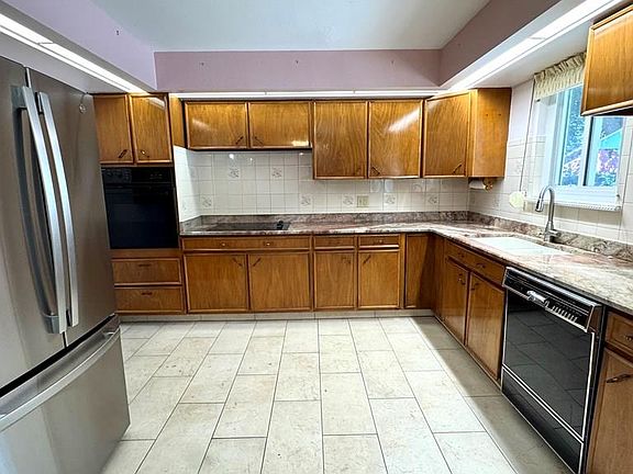 5th image of 2127 Ridgewood Ln