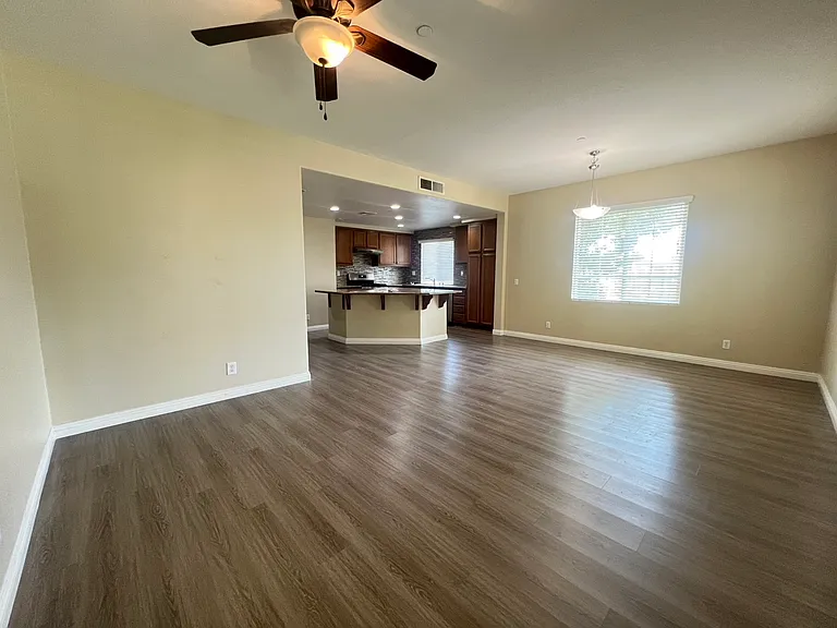 15907 Fountain Ln — Photo 6