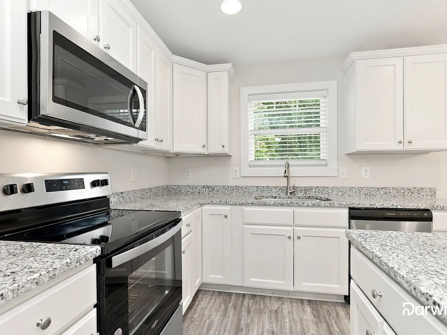 3 bed, 2.5 bath, 1558 sqft, $1,675 — Photo 4