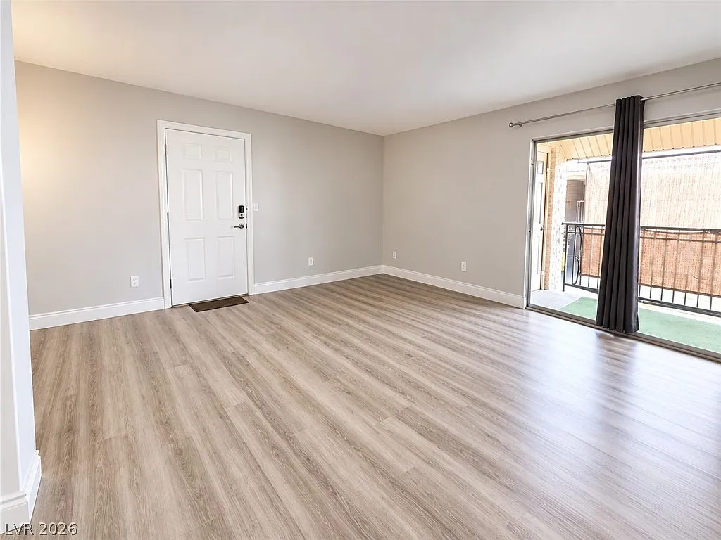 2 bed, 1.0 bath, 816 sqft, $1,270 — Photo 2
