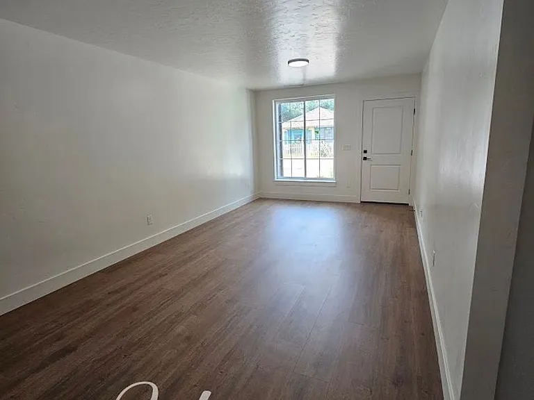 356 NW Bradford Ave — Photo 7