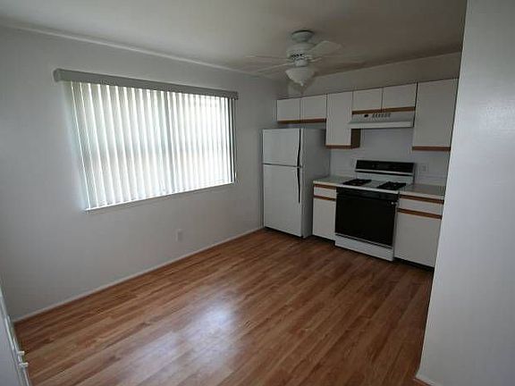 Eat-in-kitchen (empty)
