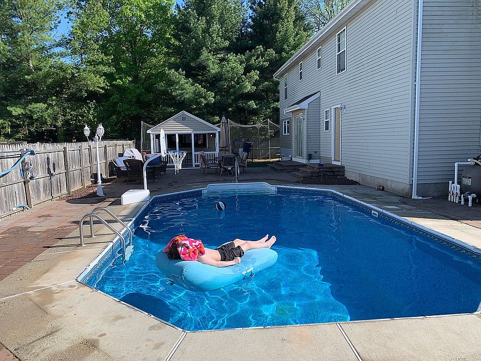 2nd image of 2 Margaret Ln