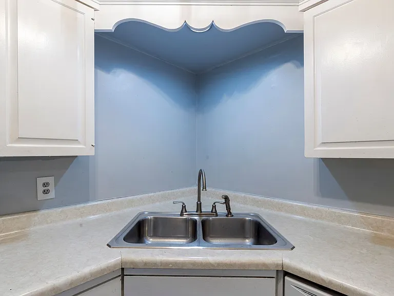 Woodward Park Apartments — Photo 11