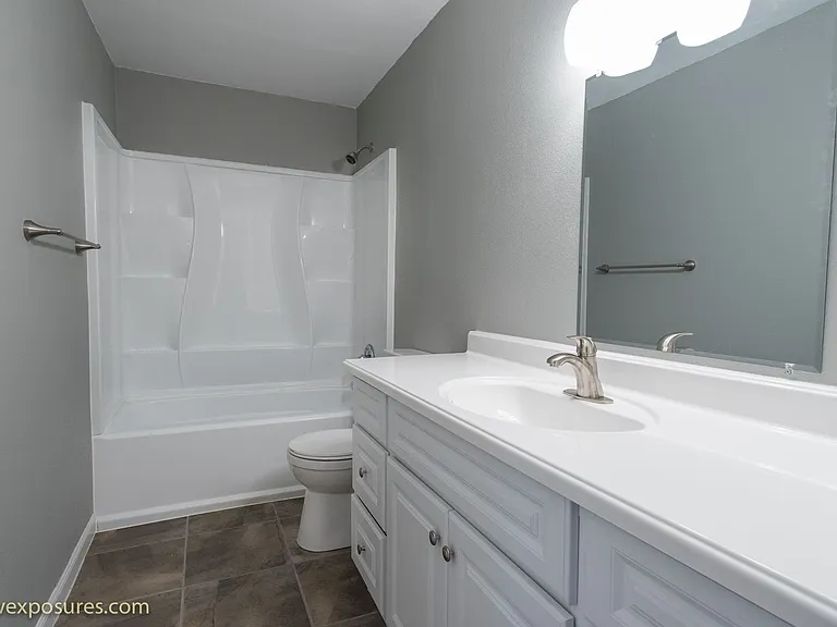 8020 SW Thorn St — Photo 8